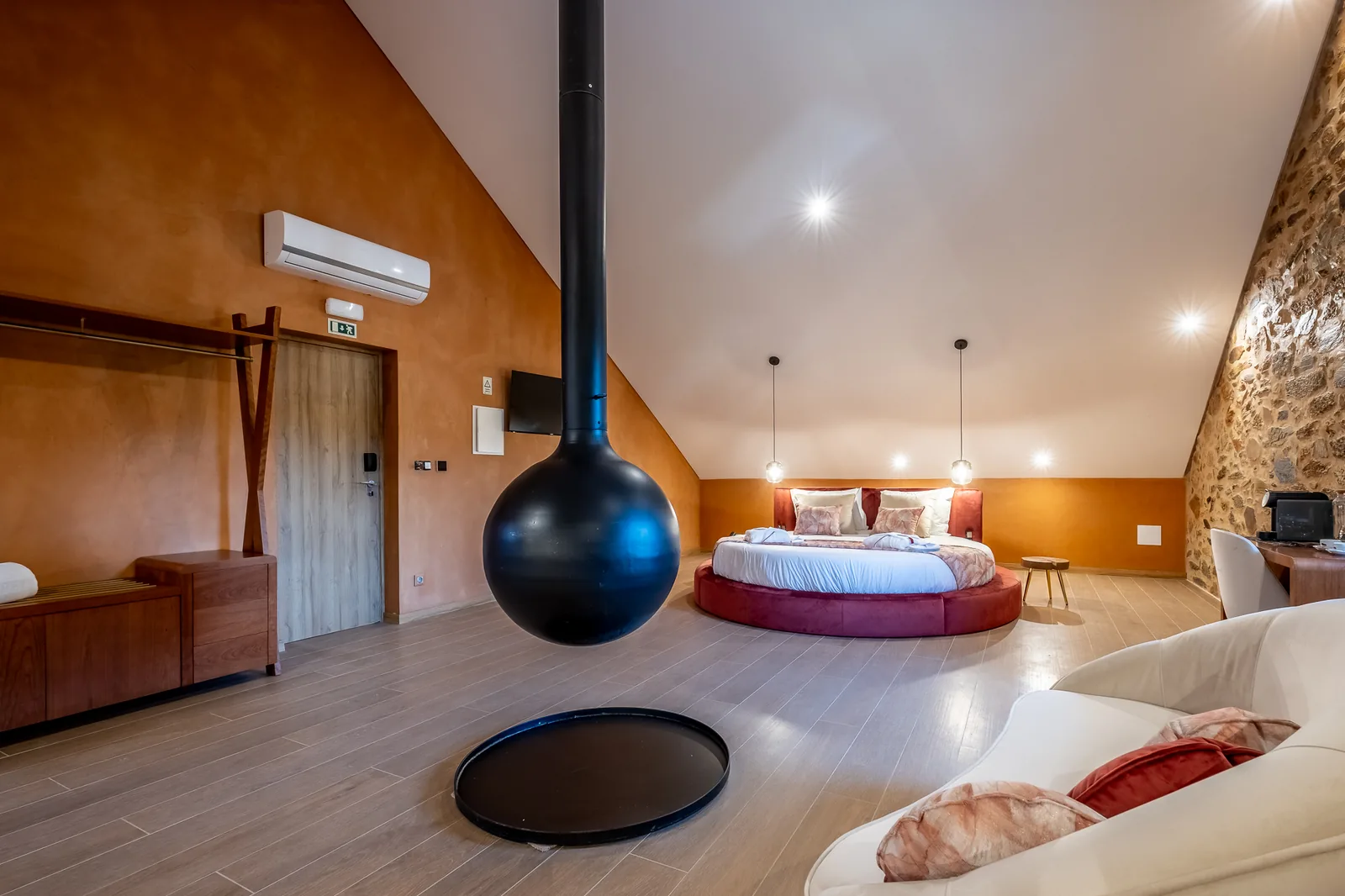 Cherry Suite — Image 12