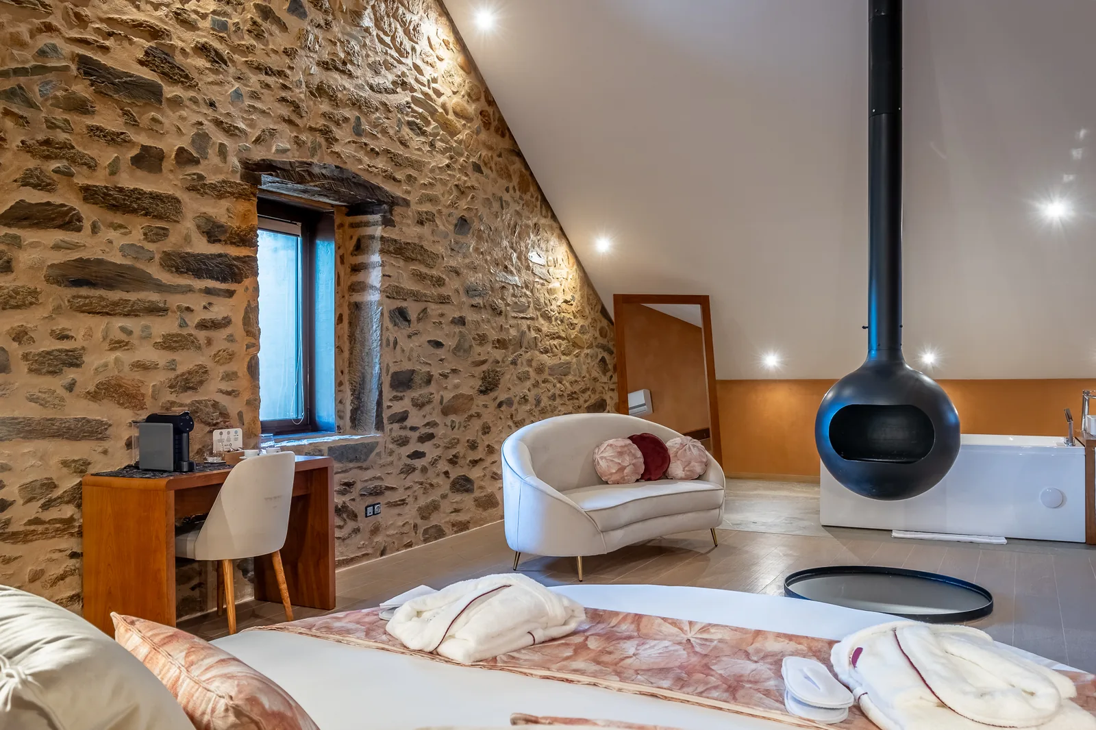 Cherry Suite — Image 4