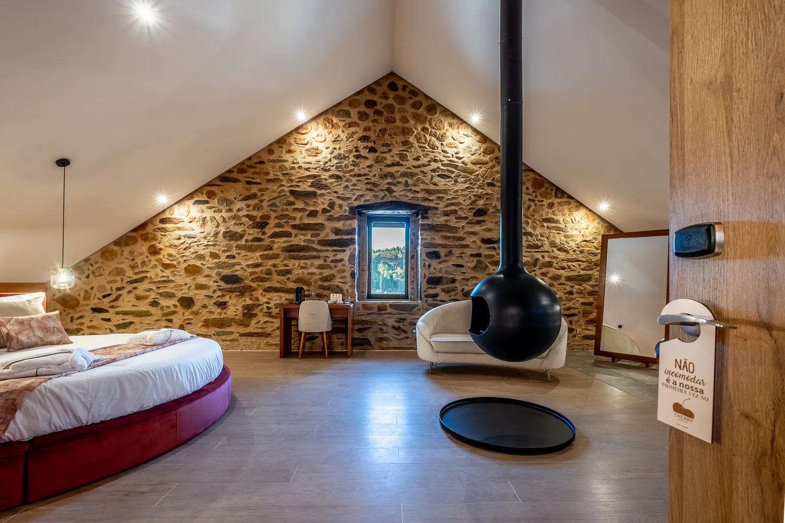 Cherry Suite — Image 5