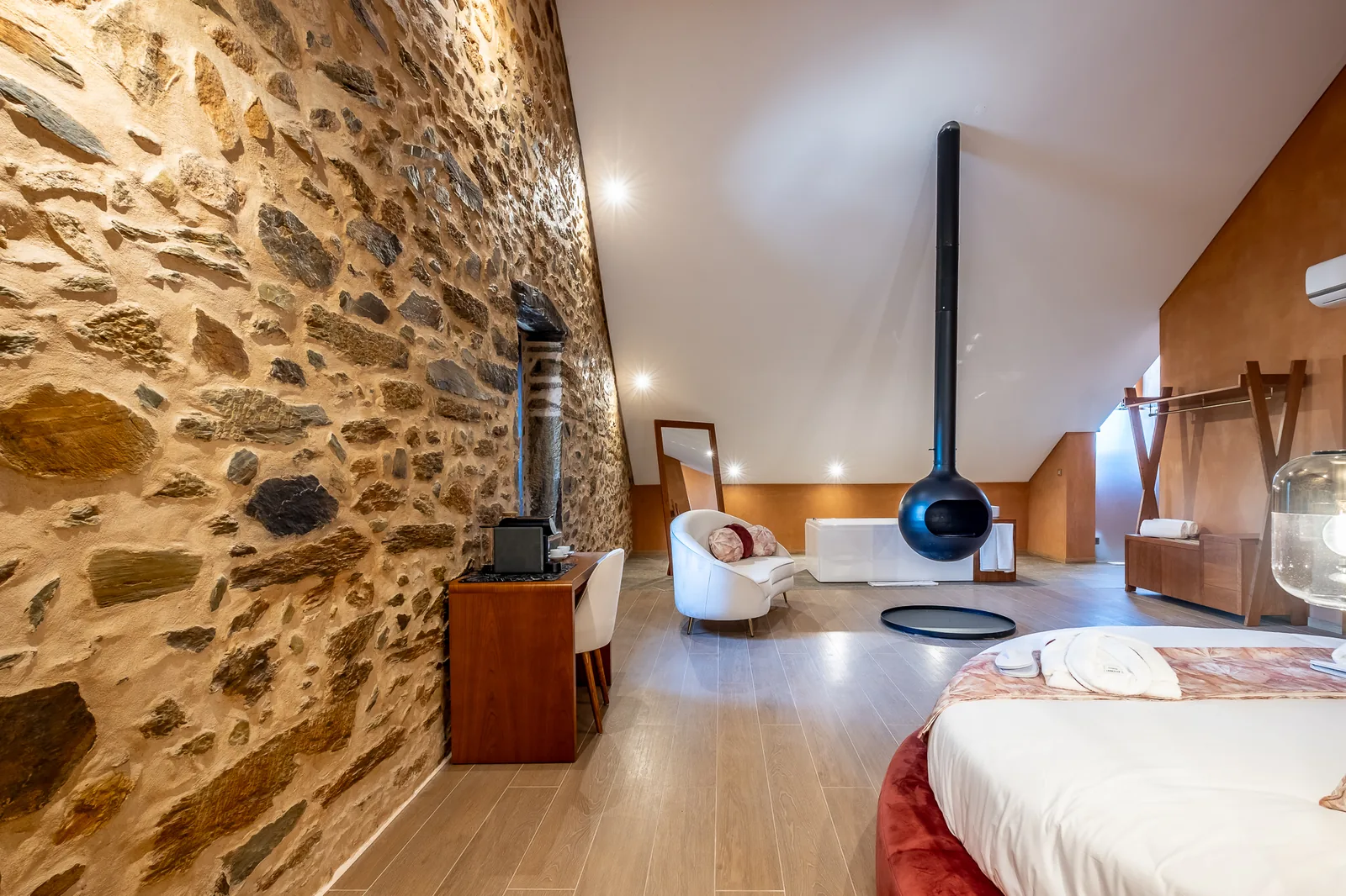 Cherry Suite — Image 6