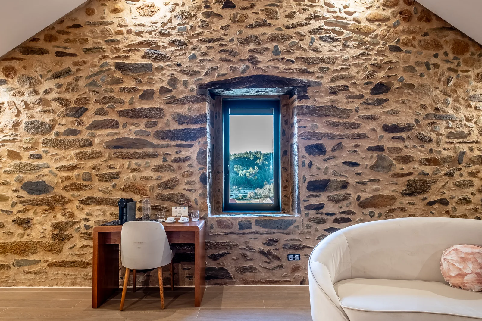 Cherry Suite — Image 8