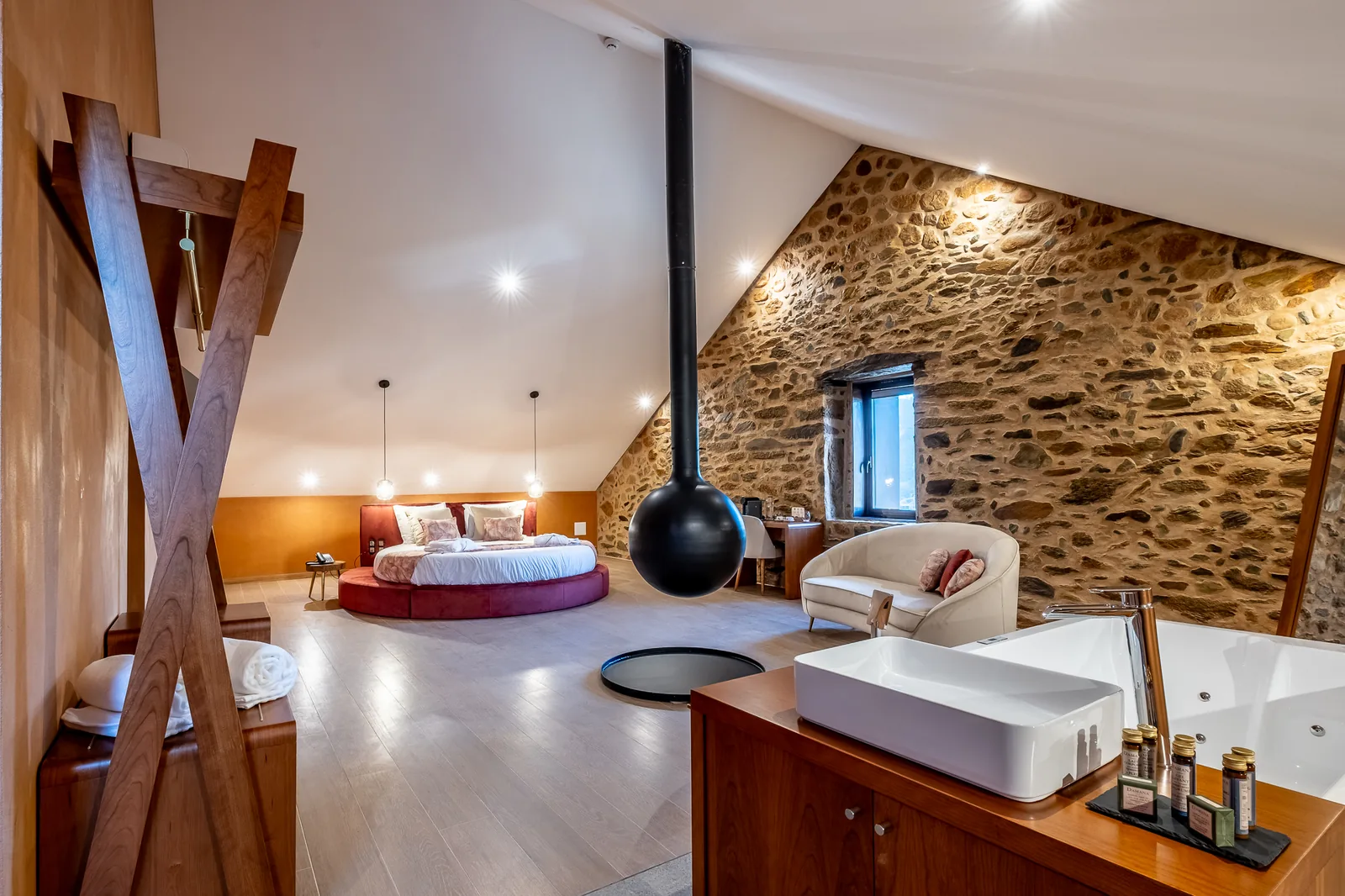 Cherry Suite — Image 9